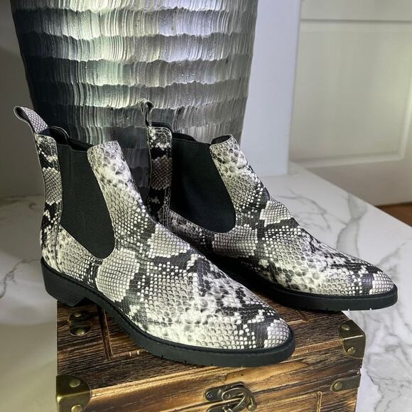 Treasure & Bond Gabriela Booties in Black and White - Picture 1 of 10